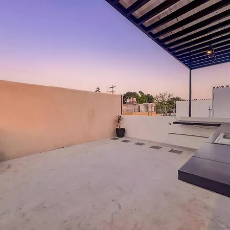 4 Bedroom Semi Luxury House In Downtown With Pool - Casa San Juan Valladolid  Exterior photo